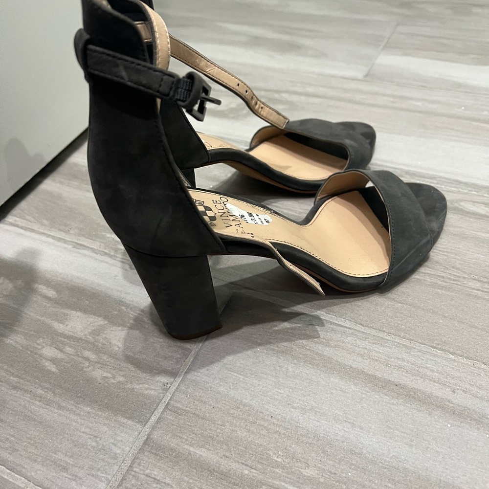 Vince Camuto Black Heels Elegant Design